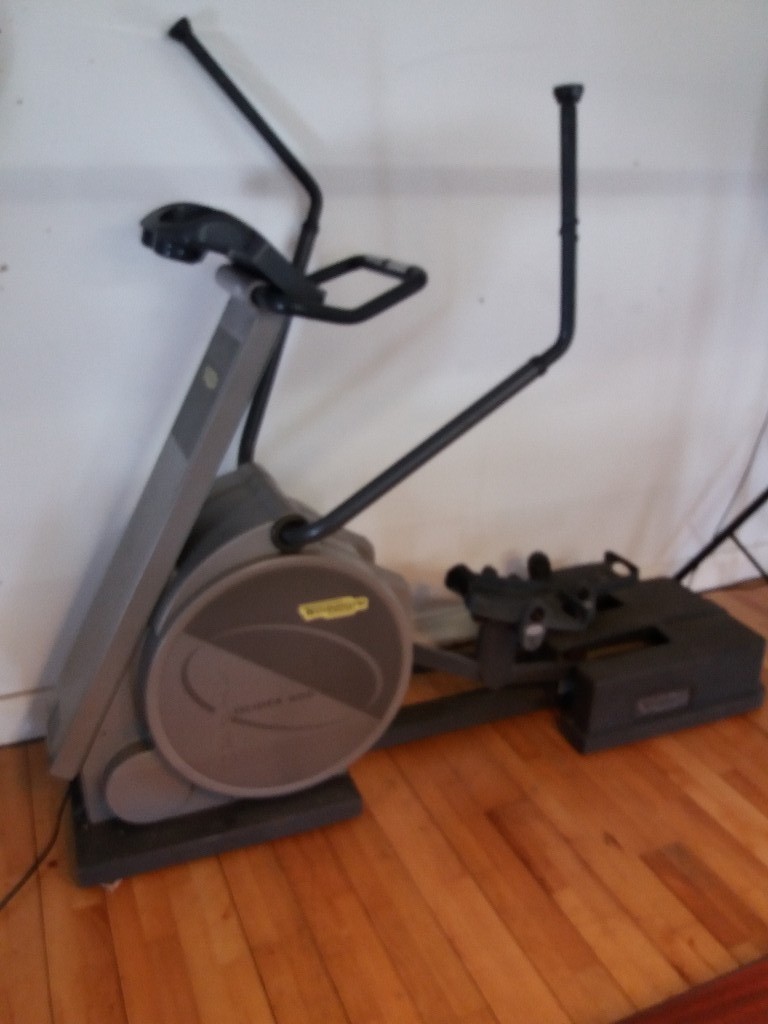 Cross Trainer for sale. Technogym glidex 600 xt pro gym quality cross