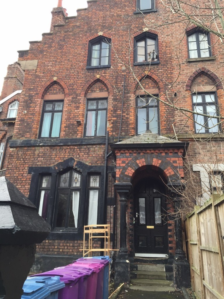 Aigburth Sefton Park Lark Lane. Large bedsit with own kitchen in Lovely