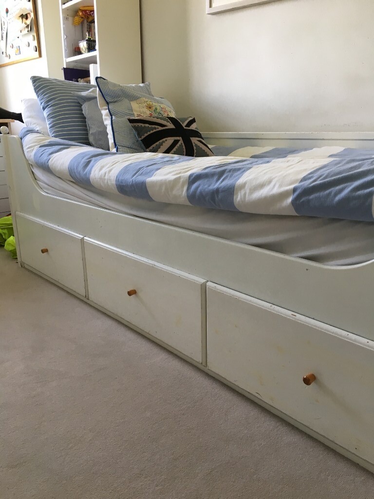 WHITE IKEA HEMNES SLEIGHBED STYLE DAYBED WITH 3 LARGE DRAWERS AND