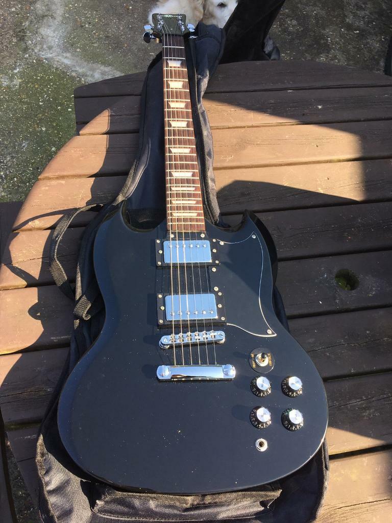 Gear 4 Music Electric Guitar NEW! Black (inc cables & travel bag