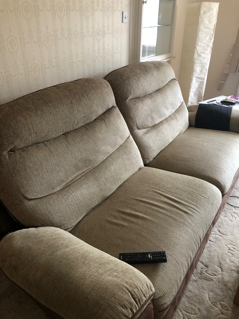 4 seater electric recliner sofa in Beaconsfield, Buckinghamshire