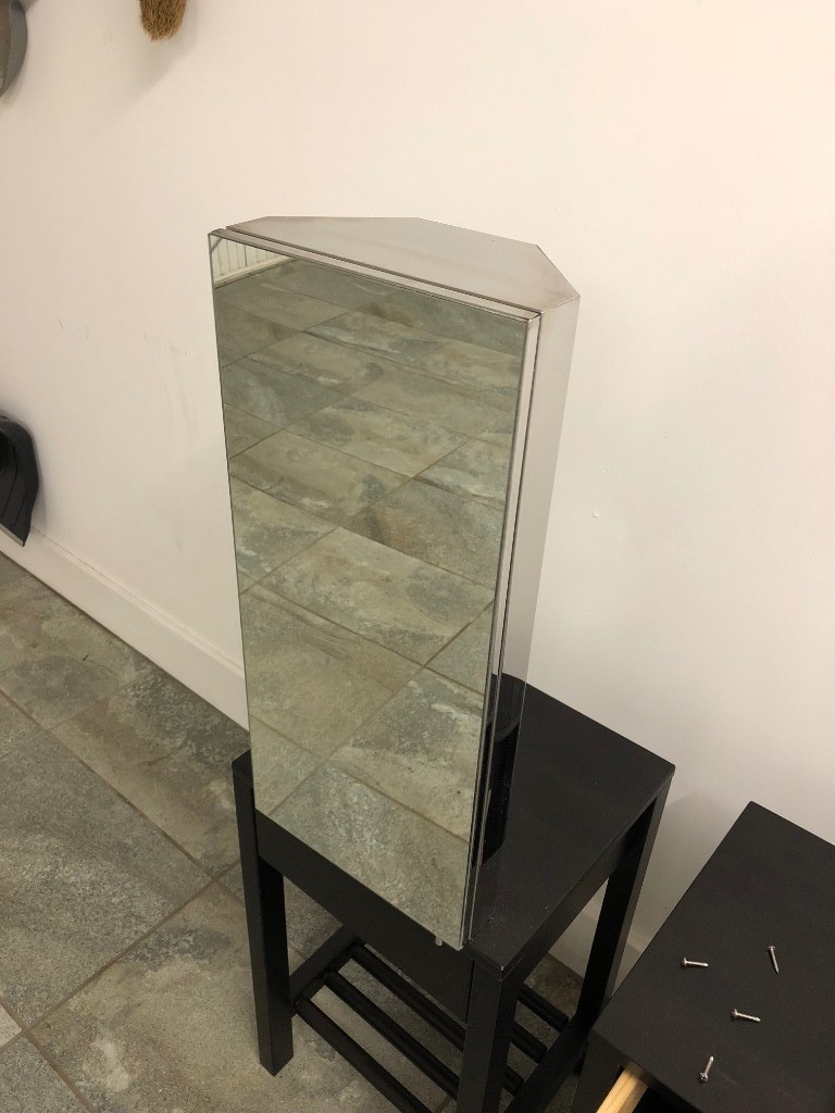 Mirrored bathroom corner in Broughty Ferry, Dundee Gumtree