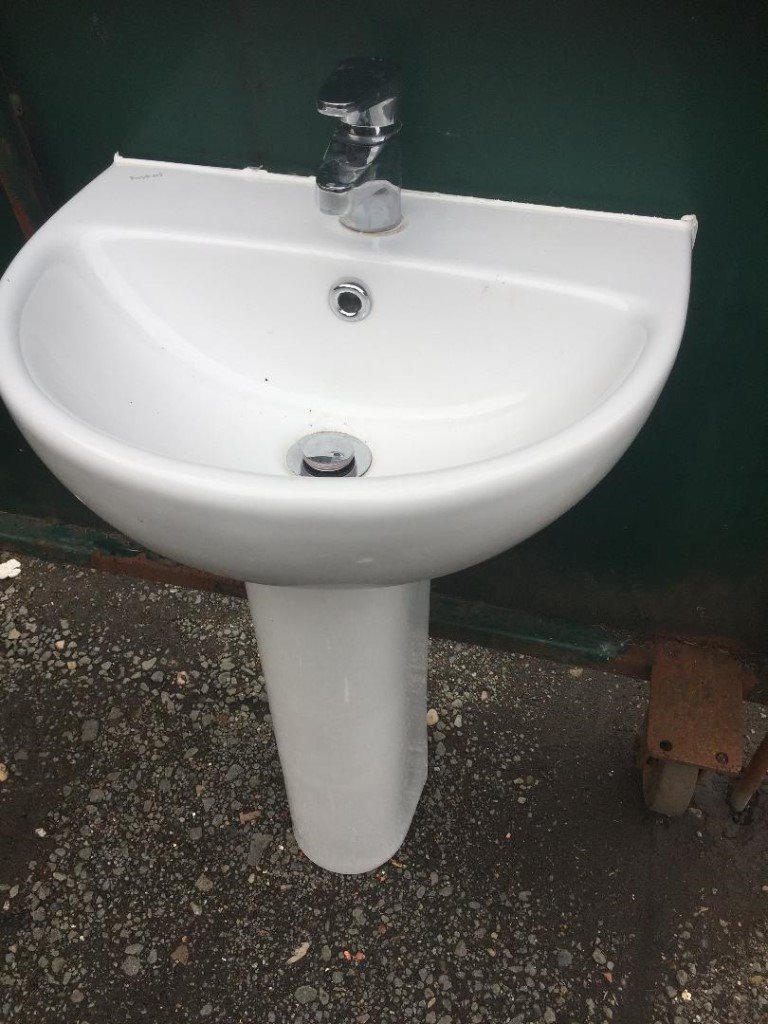Twyford sink & pedestal with chrome mixer tap in Bonnybridge, Falkirk Gumtree