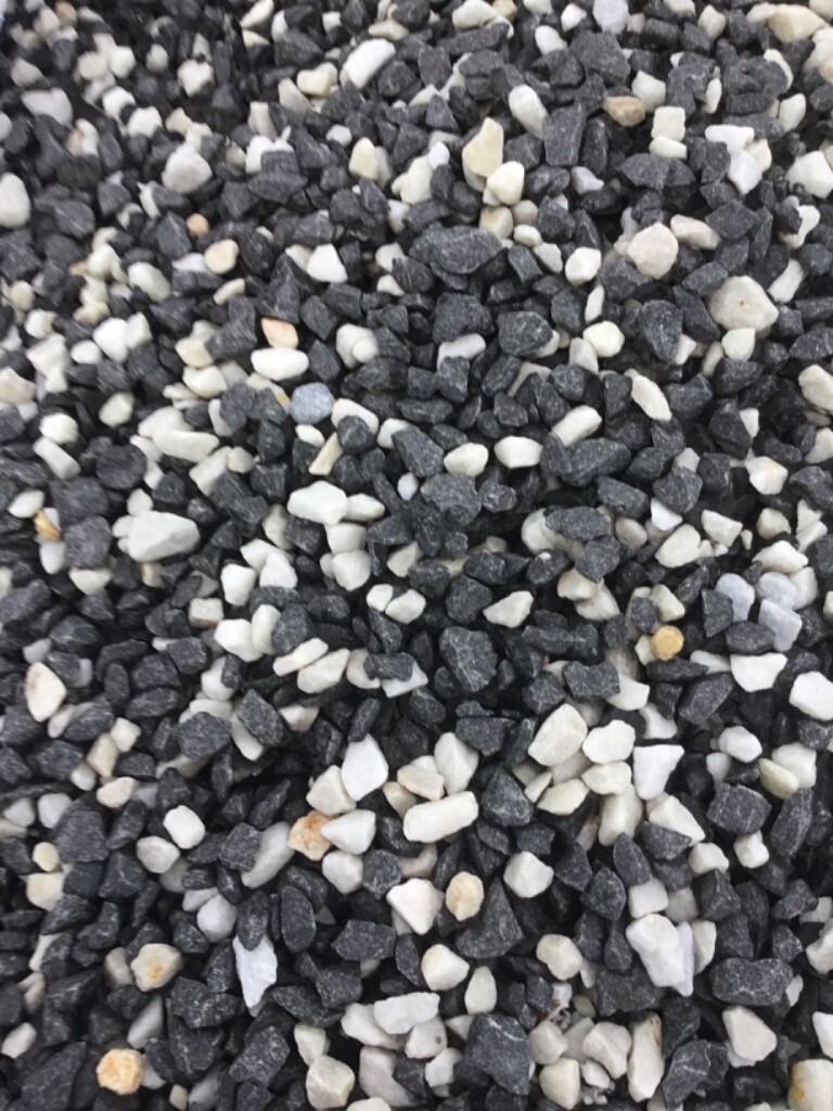 20 mm black ice garden and driveway chips/ stones/ gravel in East