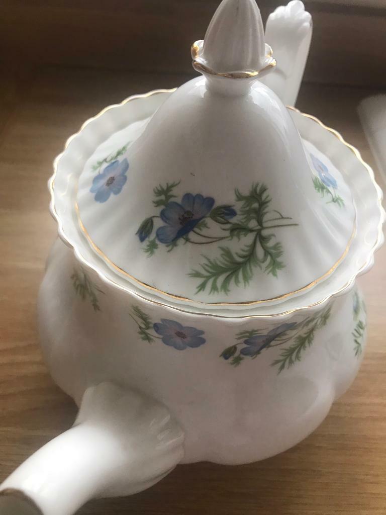 Large English bone china tea pot Richmond in Llanedeyrn, Cardiff