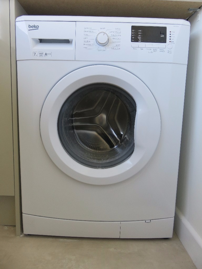 20 MONTH OLD BEKO WASHING MACHINE 7KG A+++ WM74145W in Worthing, West