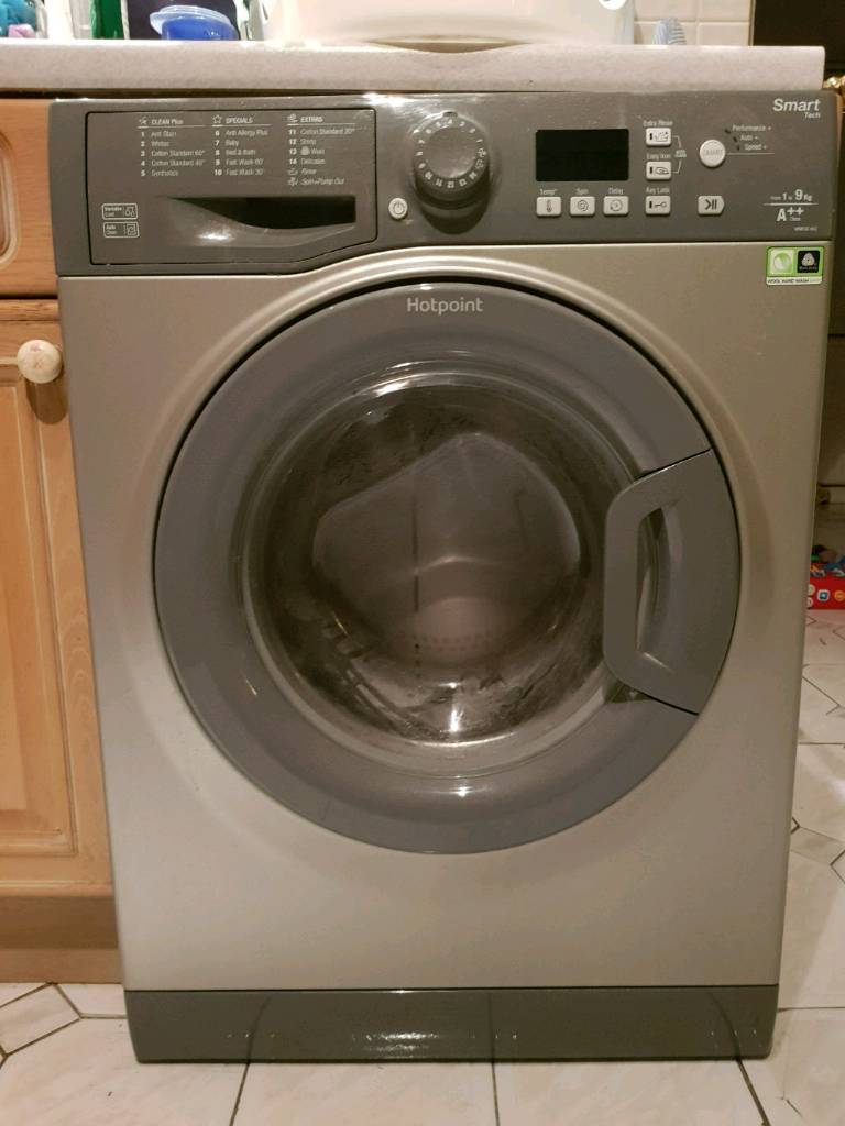 Hotpoint Smart Tech Washing Machine WMFUG942 in Ayr, South Ayrshire
