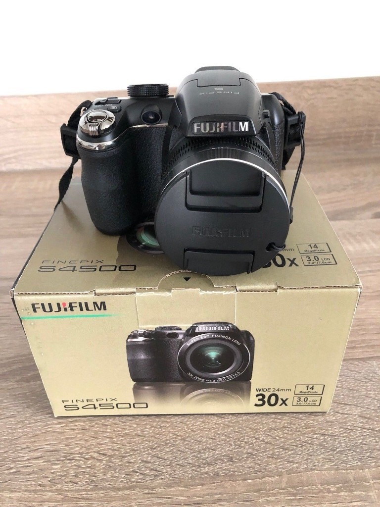Reduced for a quick Sale !!! Fujifilm FinePix S Series S4500 14.0MP