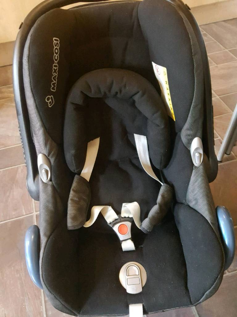 maxi cosi cabriofix car seat with isofix base excellant condition in