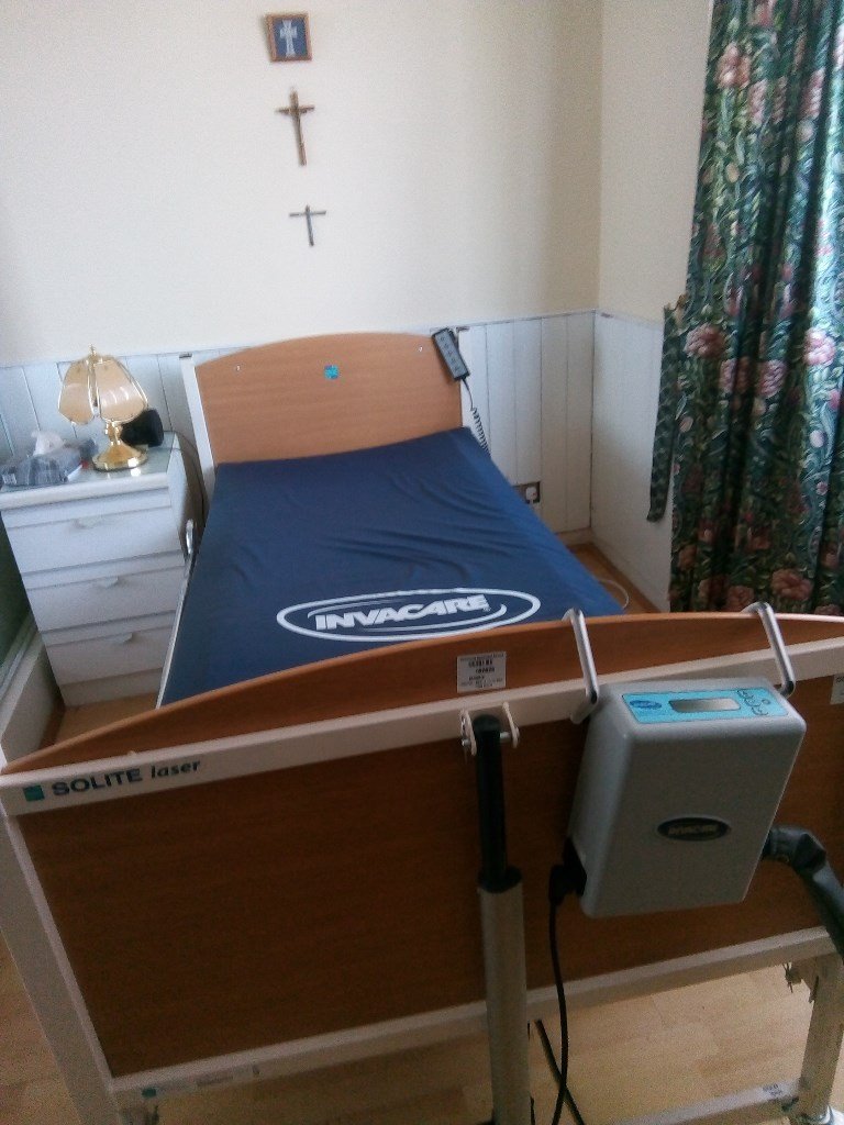 Electric etude plus hospital bed with cotsides and Invacare softfoam