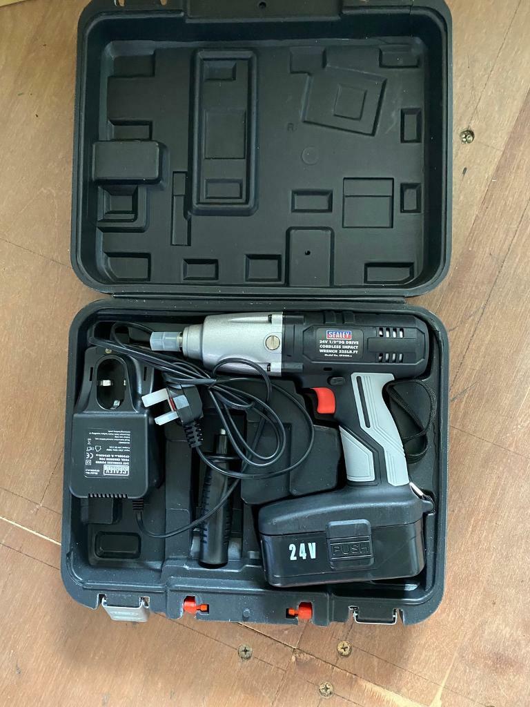 BRAND NEW NEVER USED SEALEY Cordless Impact Wrench 24V 2Ah NiMH 1/2"Sq Drive 441Nm CP2400 v.4