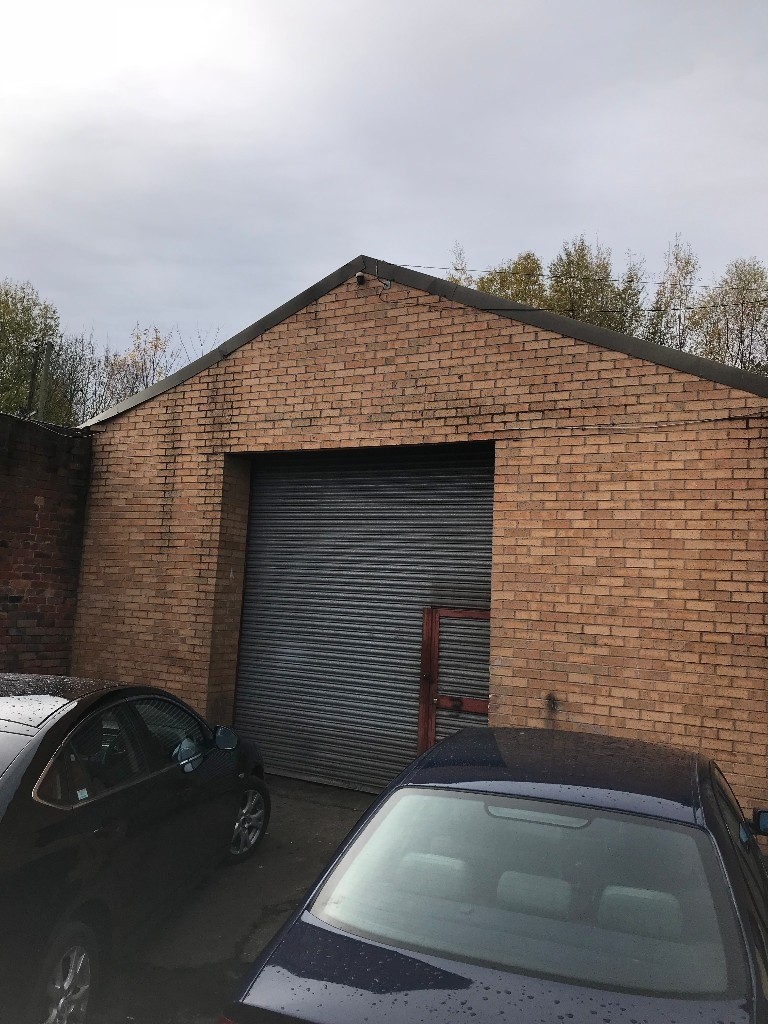 Garage Unit to let long term rent, approx 990 sq ft in