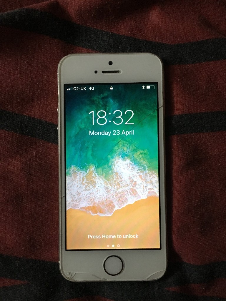 iPhone 5s White+Silver 16gb Unlocked All Networks in Fairwater