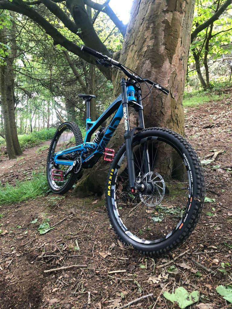 Yt industrial tues full suspension downhill mountain bike in Marske