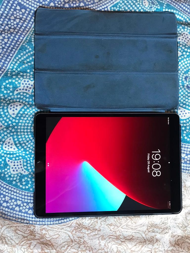 iPad Air 3rd gen (2019) + Apple Pencil in Southampton, Hampshire