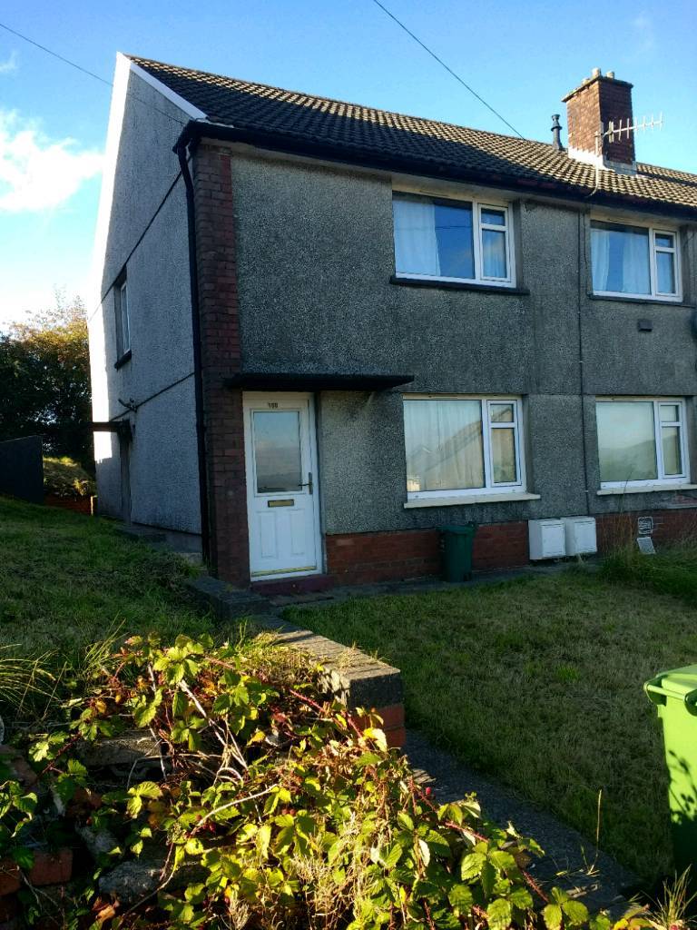 2 bed first floor flat/ for sale, front rear garden plus 2