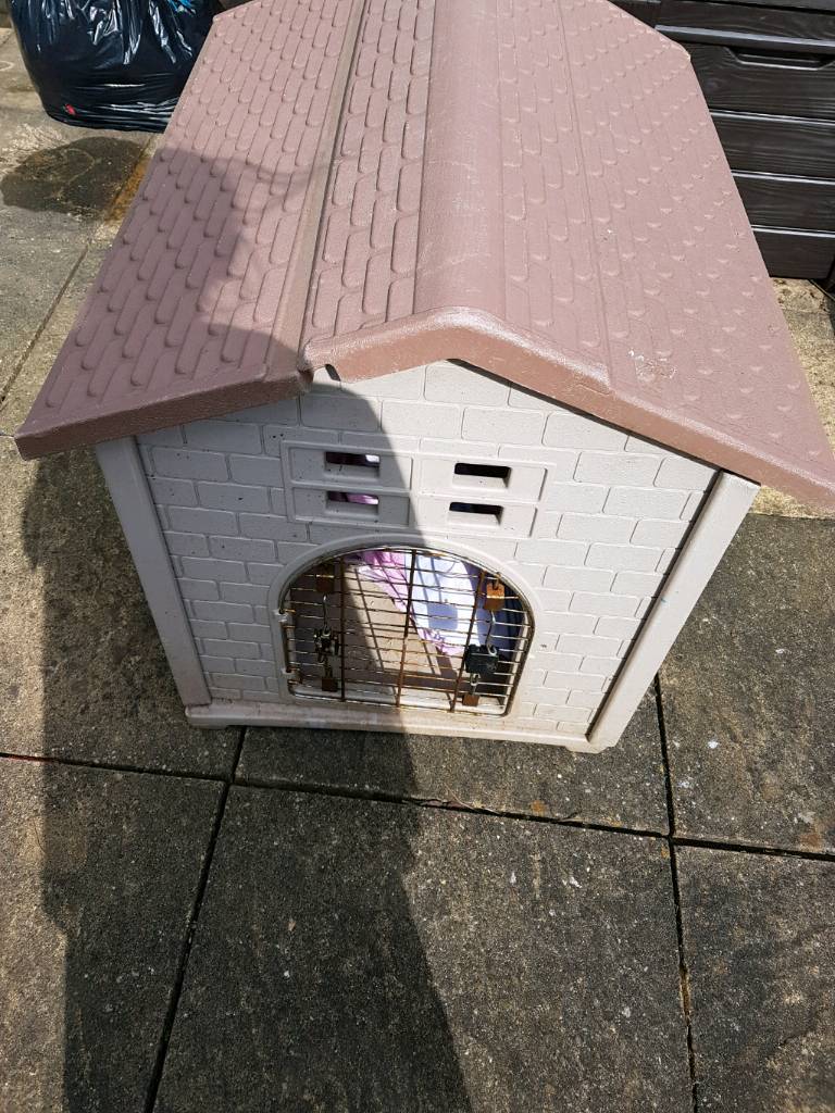 Plastic dog kennel in Carlton, Nottinghamshire Gumtree