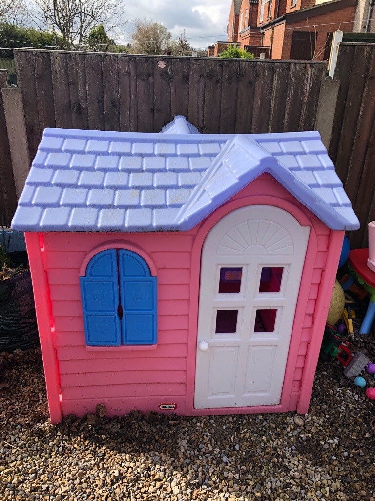Little Tikes Country Cottage Playhouse in Mansfield, Nottinghamshire