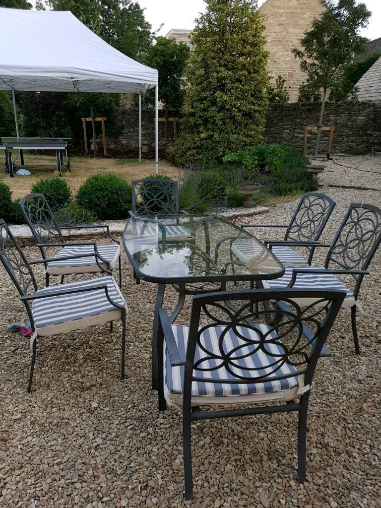 Garden table and 6 chairs with cushions | in Cirencester