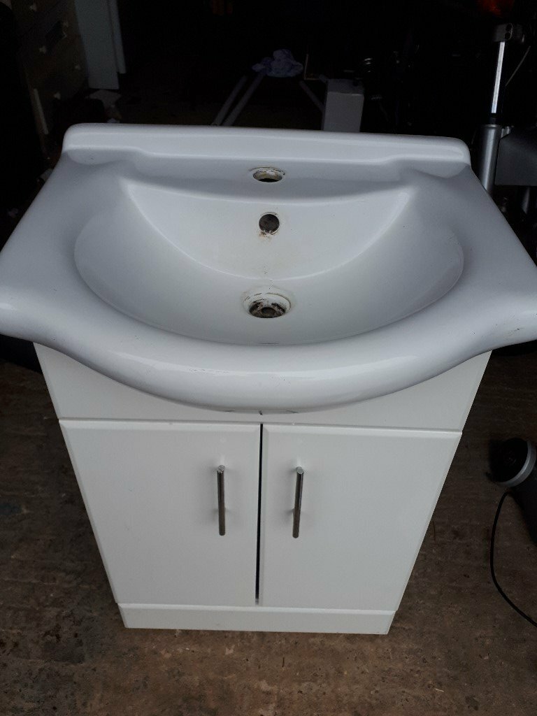 Gloss White Vanity unit & basin set in High Buckinghamshire