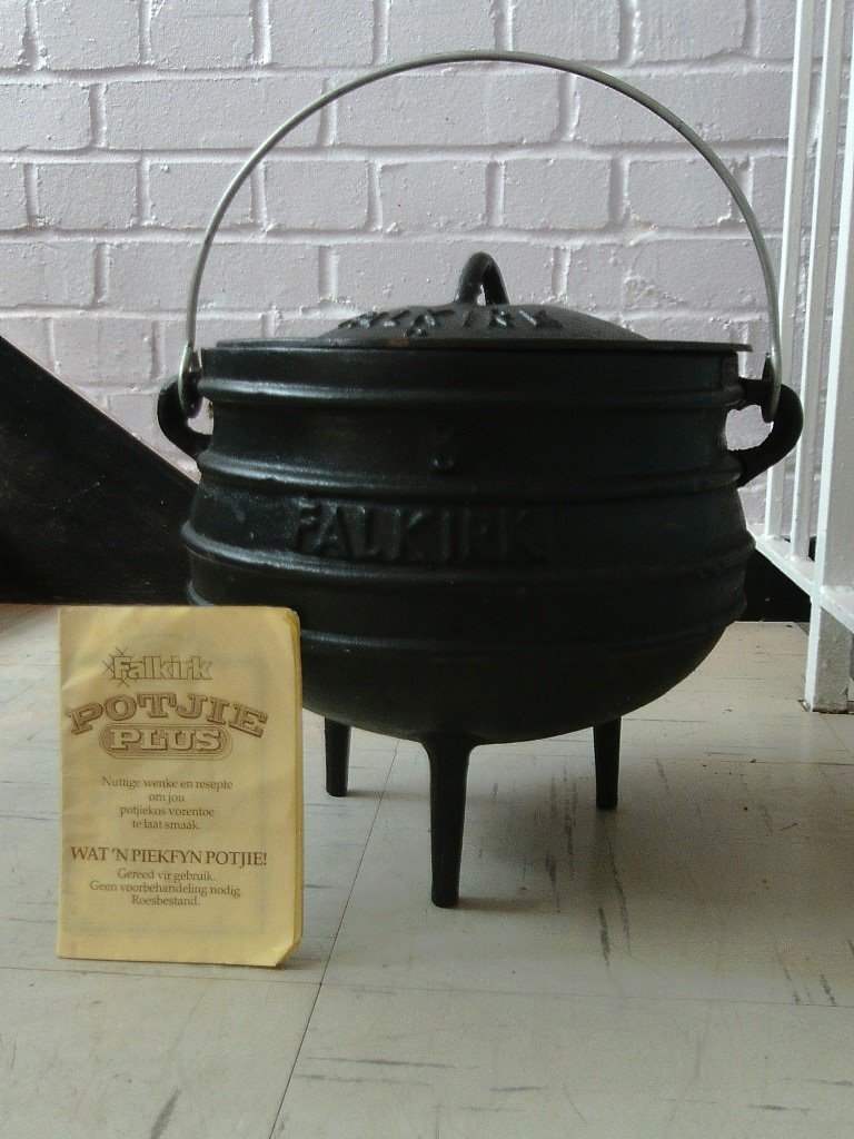 Falkirk Potjie Plus Cast Iron witches cauldron cooking pot Size 3 in