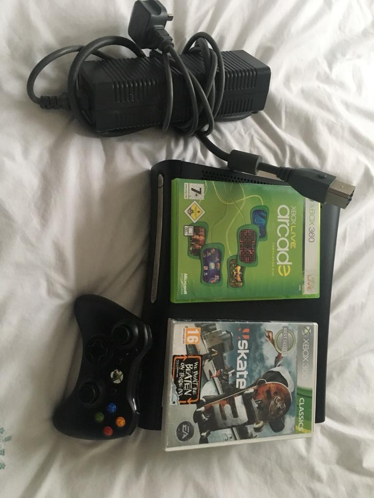 Xbox 360 S , 120GB HB, power lead, controller and 2x games in South
