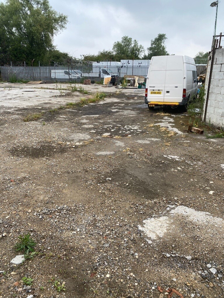 Yard to rent Thorpe industrial estate in Egham, Surrey Gumtree