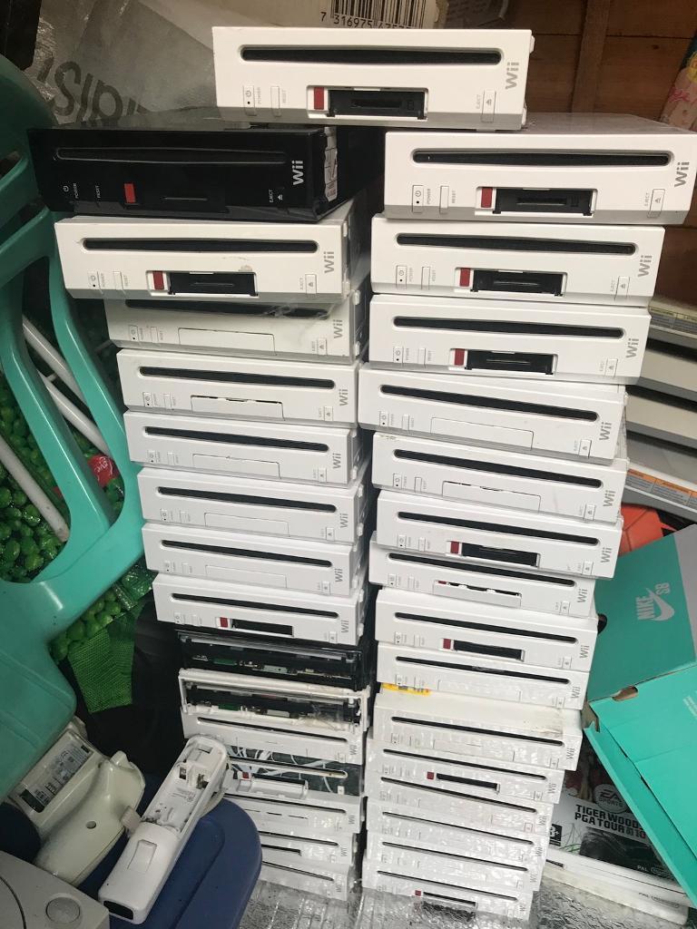 30 Nintendo Wii consoles job lot faulty spares & repair in Bath