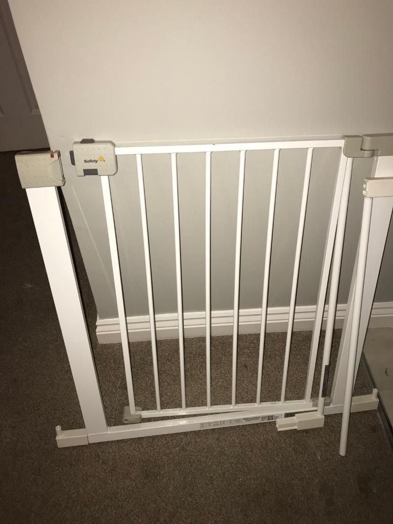 Safety 1st baby gate with two extensions in Kingswood, East Yorkshire