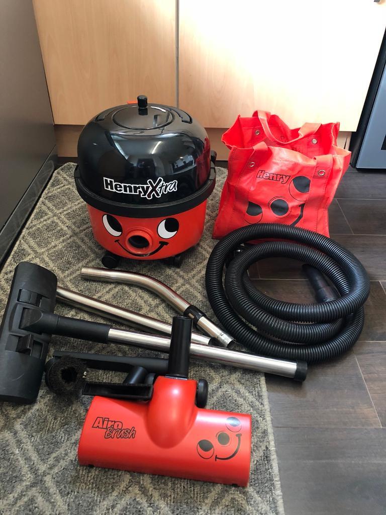 Henry xtra HVX 20022 Cylinder1200w Vacuum Cleaner Red in Kingswood