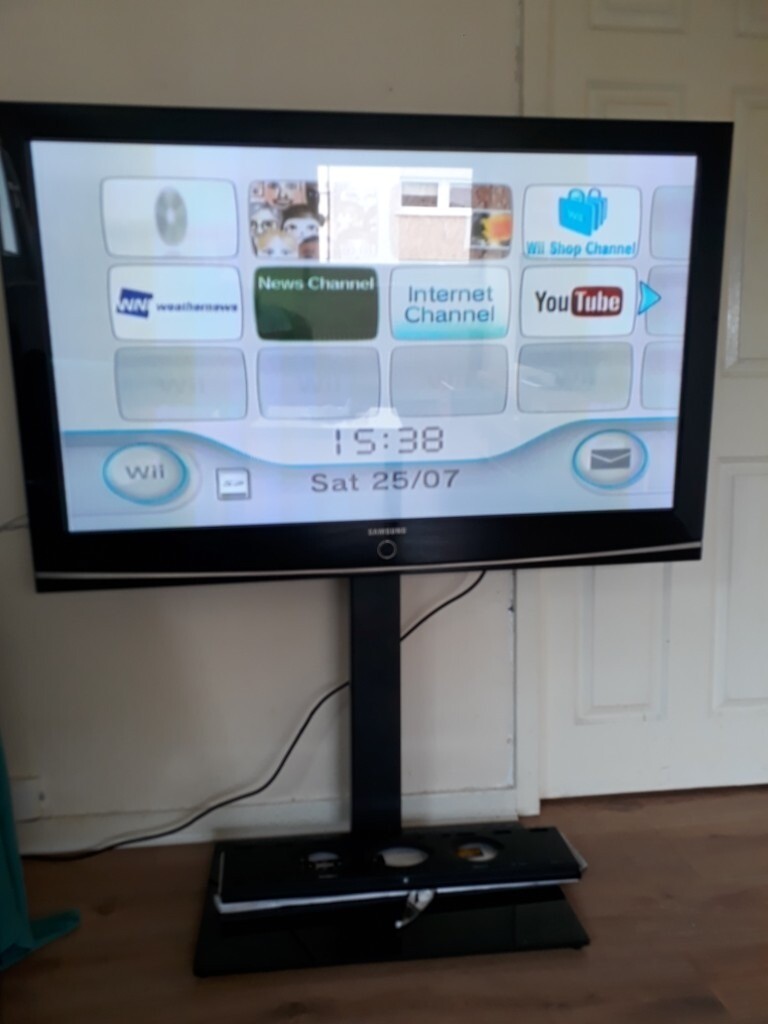 Huge 50 inch Samsung Plasma TV w/ remote stand and wall mount in