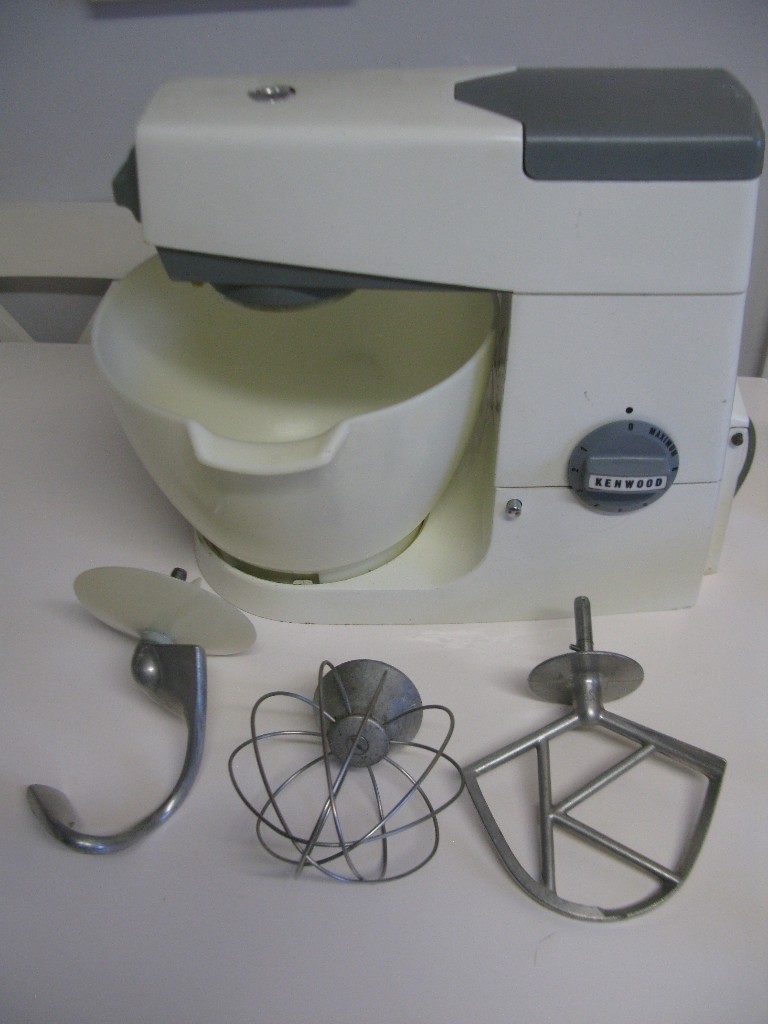 Kenwood Chef Mixer A701 with bowl, whisk, K beater and dough hook in
