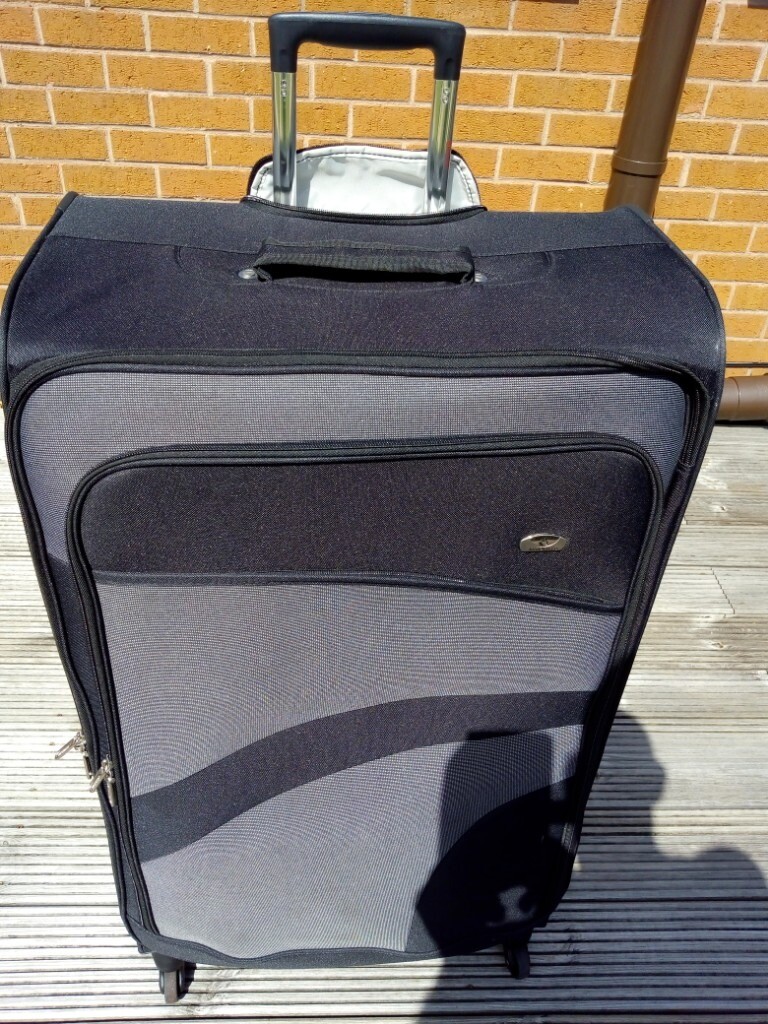 Large lightweight 4 wheel suitcase. in Mansfield, Nottinghamshire