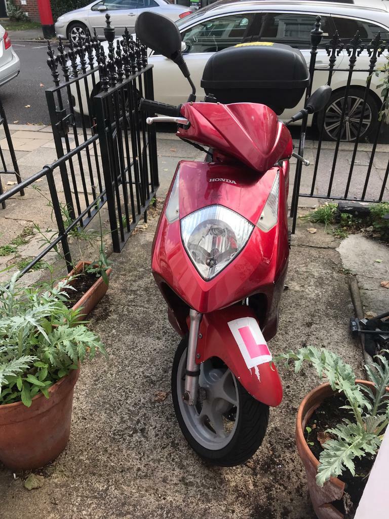 Honda Dylan 125 Moped | in Oval, London | Gumtree