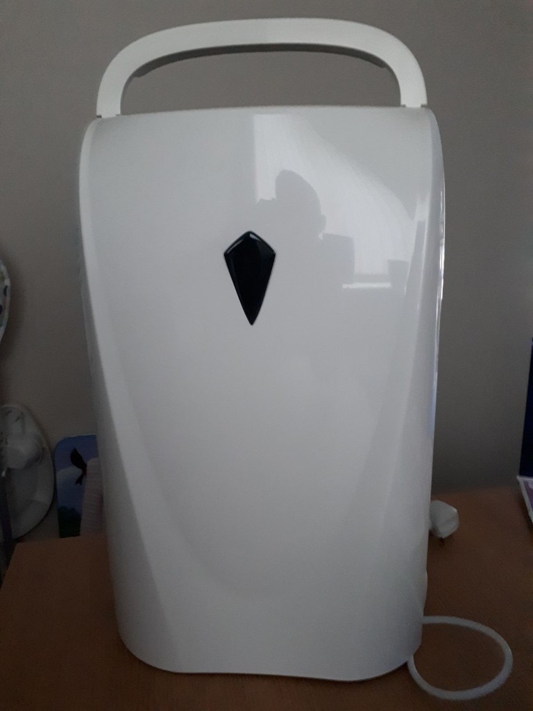 Currys Essentials 10 Litre Dehumidifer in Sandwell, West Midlands