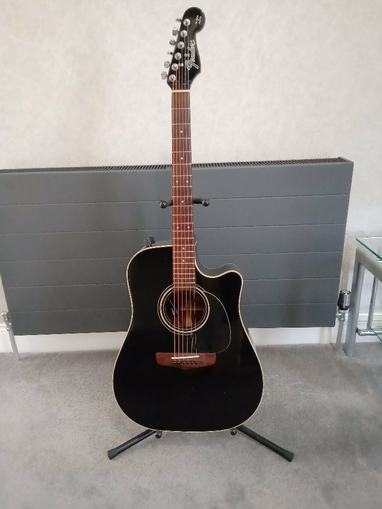 Fender 6 string electric acoustic guitar. in Houghton Le Spring, Tyne