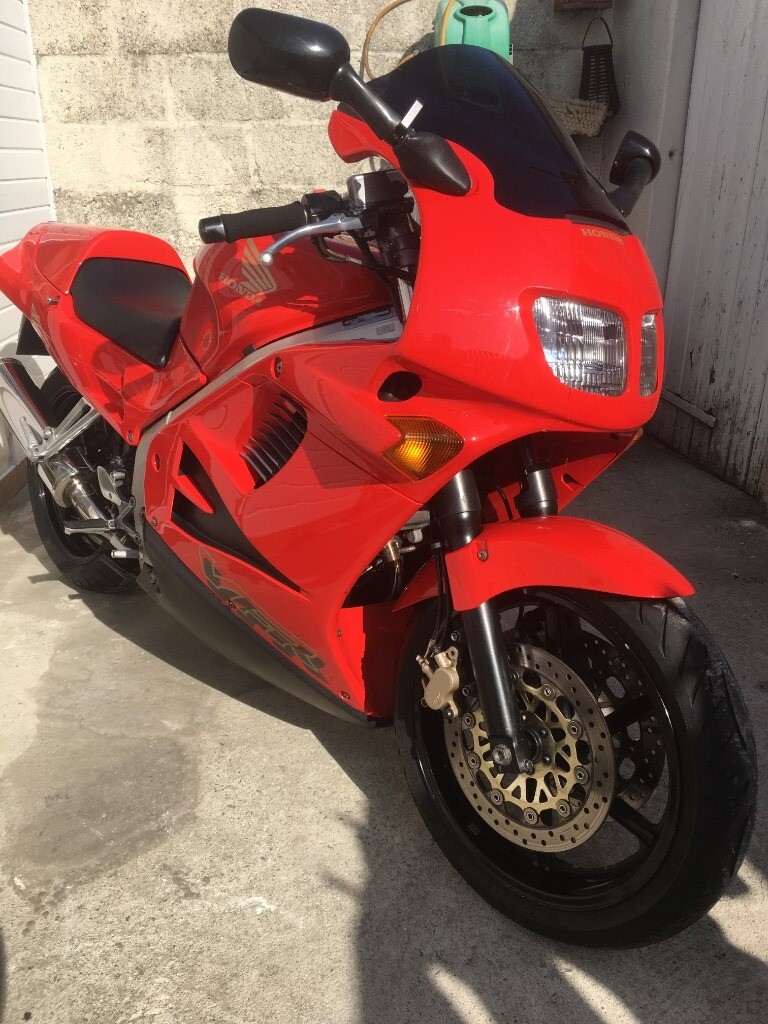 Honda vfr750f rc36