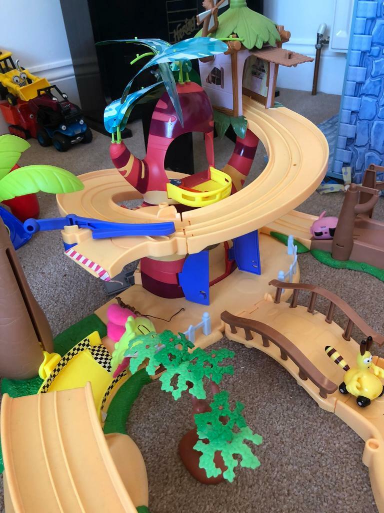 Jungle junction play set with figures | in Wallsend, Tyne and Wear