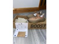 Yeezy 350 V2 sand taupe size 11 