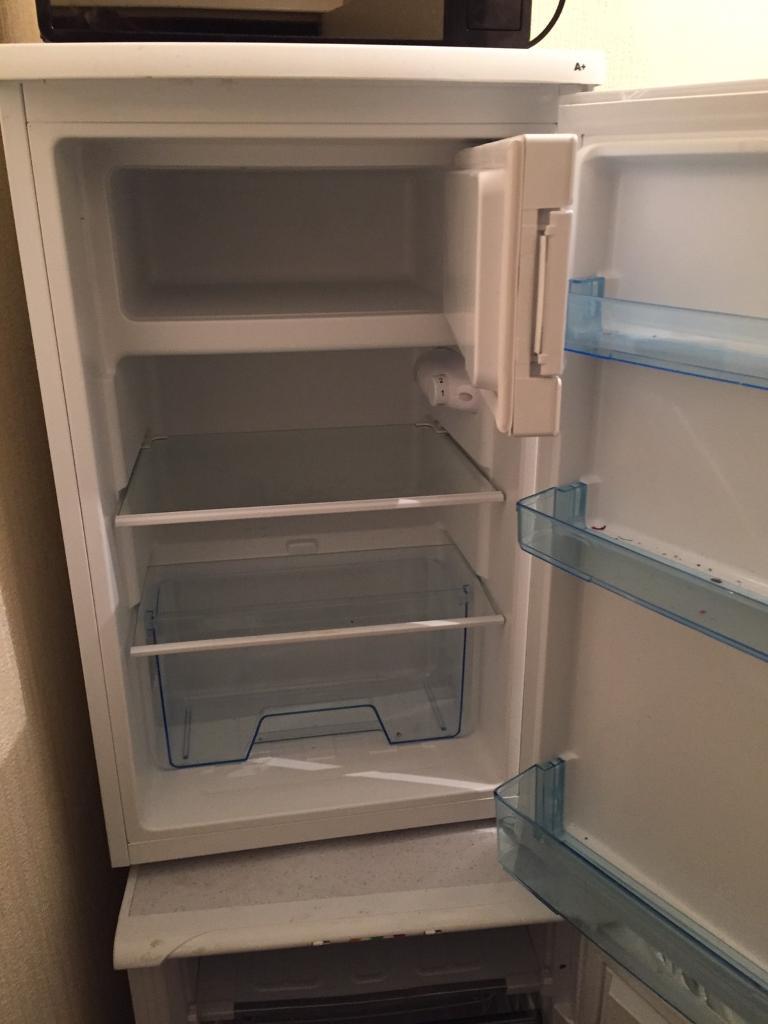 LEC Fridge with Freezer Compartment Under Counter Size in Ibrox