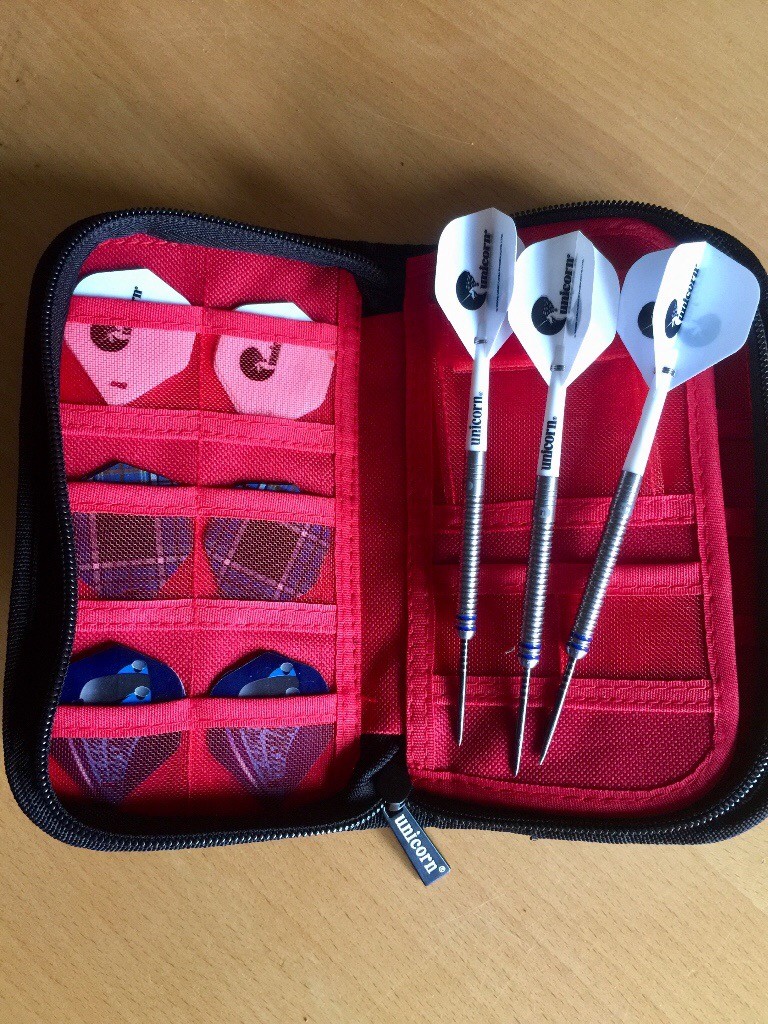 Gary Anderson phase 3 darts with