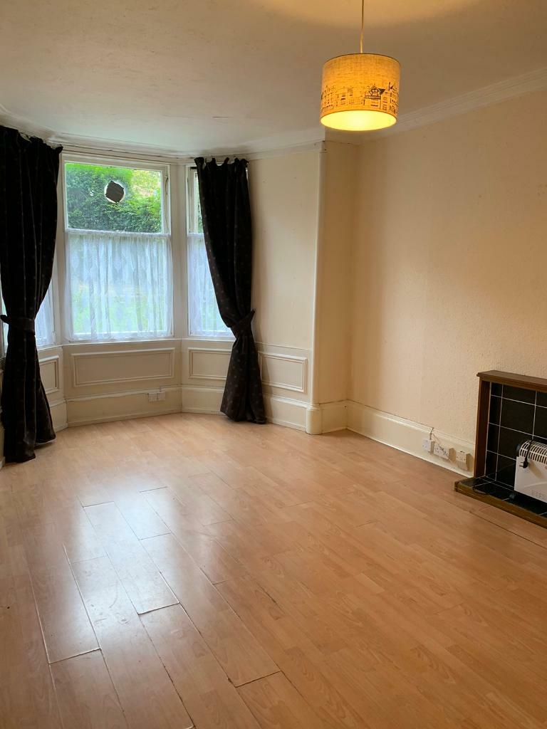 Unfurnished Studio Flat in West End Utilities Included in Hyndland