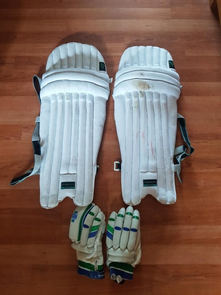 Adult cricket pads (Fearnley) and gloves (Gunn and Moore) in Dunblane