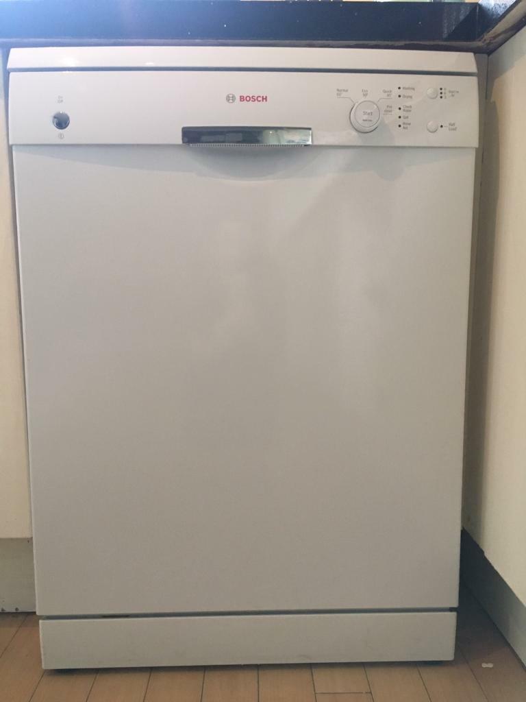 BOSCH SMS40T32GB Fullsize Dishwasher White in Saffron Walden