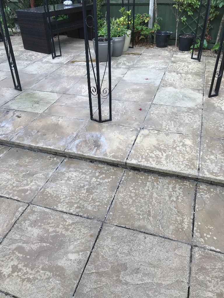 PAVING SLABS 100+ 600mm x 600mm yorkstone type riven pavers in