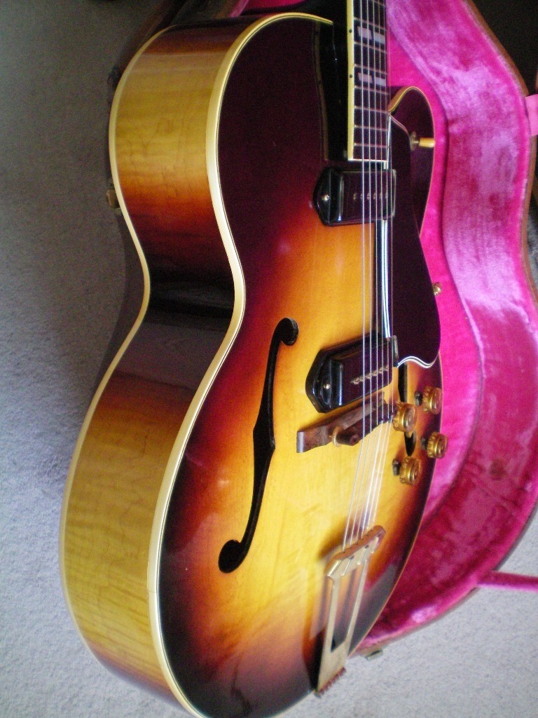 Gibson es 350, sunburst 1954, with case. Ace condition. Vintage archtop