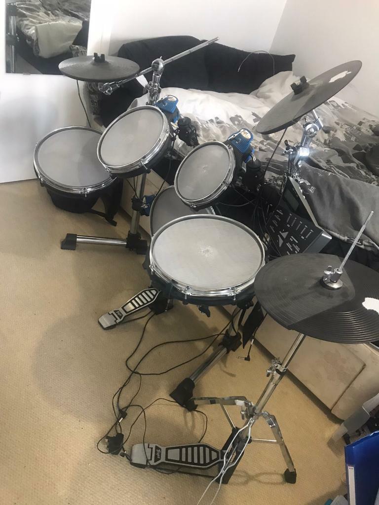 Traps EX400 Electric Drum Kit With Realistic Mesh Heads! in