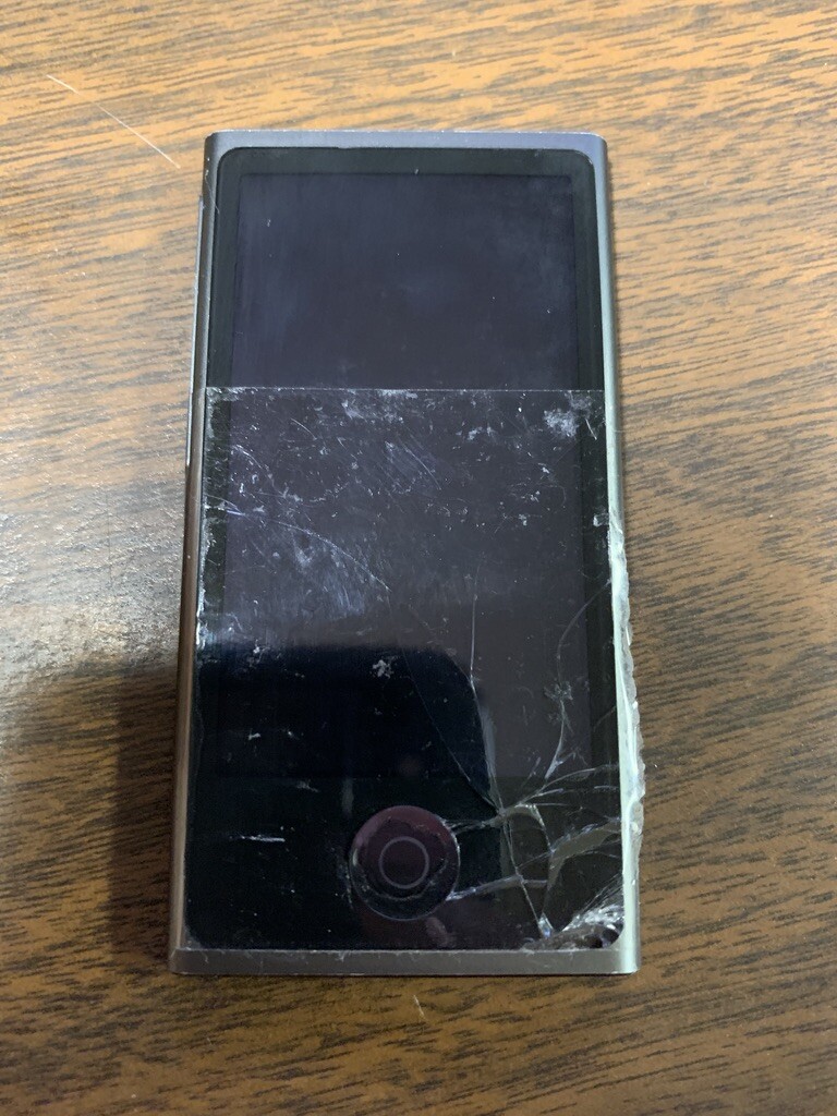 Apple iPod nano 8th Generation Slate (16 GB) Cracked Screen - Works