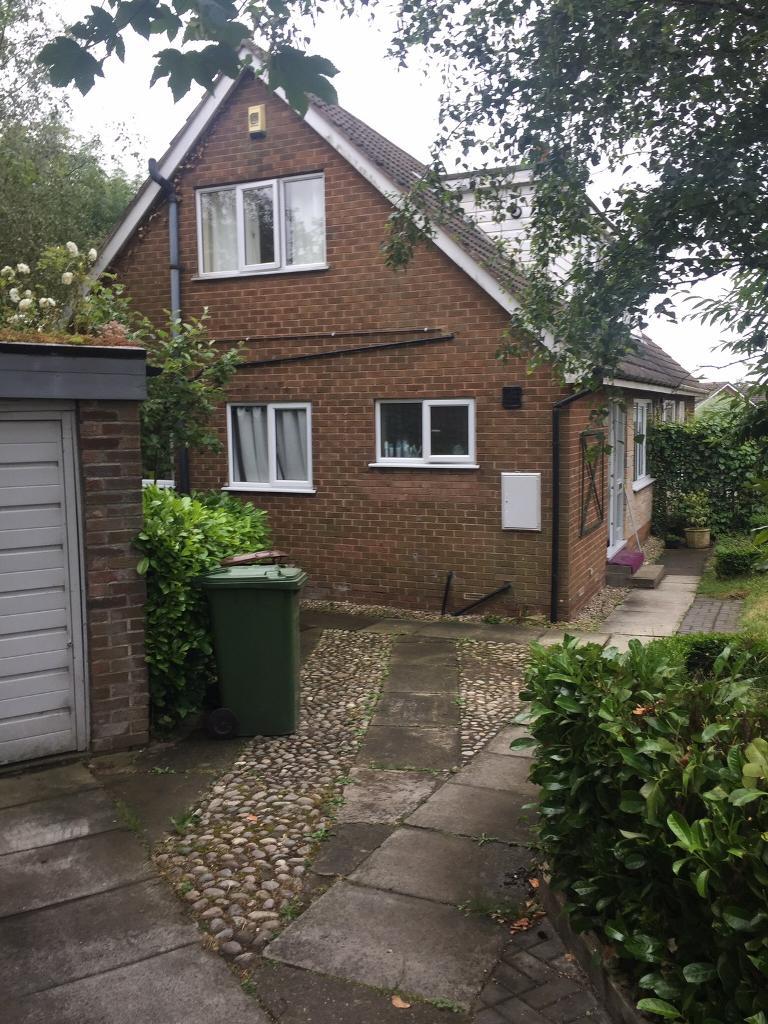 House let larks hill in Pontefract, West Yorkshire Gumtree
