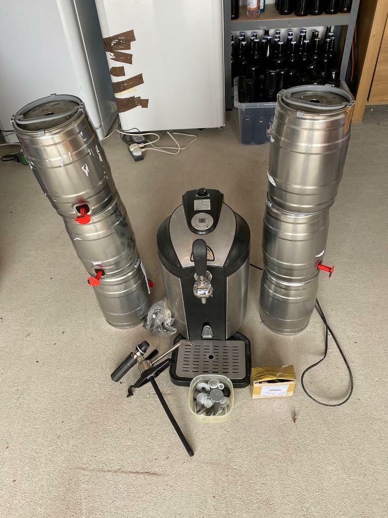 Home brew Minikeg/easykeg setup 2 dispensers, 6 kegs, 8 CO2 bulbs